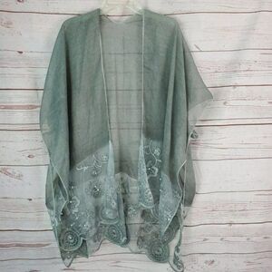 NWT Floral & Faux Pearl Embroidery Detail Shawl One Size